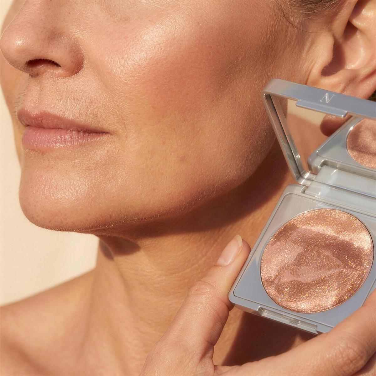 Bronzer Mature Women Can Wear With Confidence