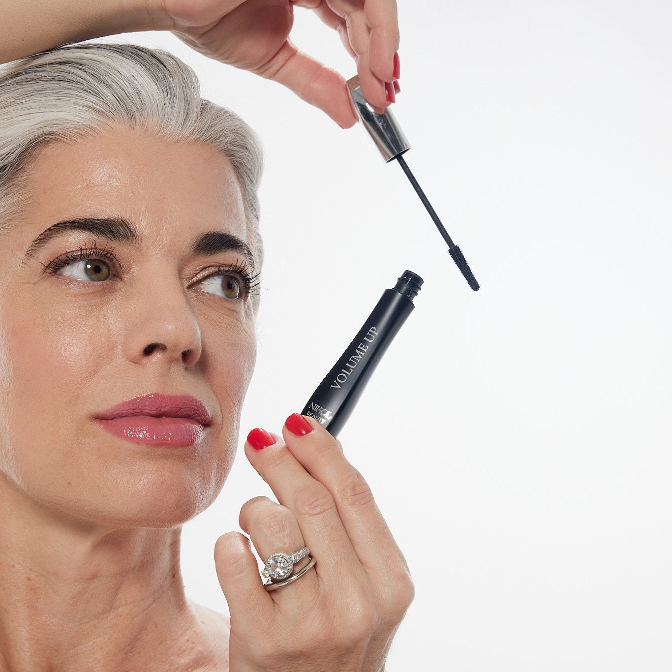 Nikol drawing the VOLUME UP Mascara wand out of the tube
